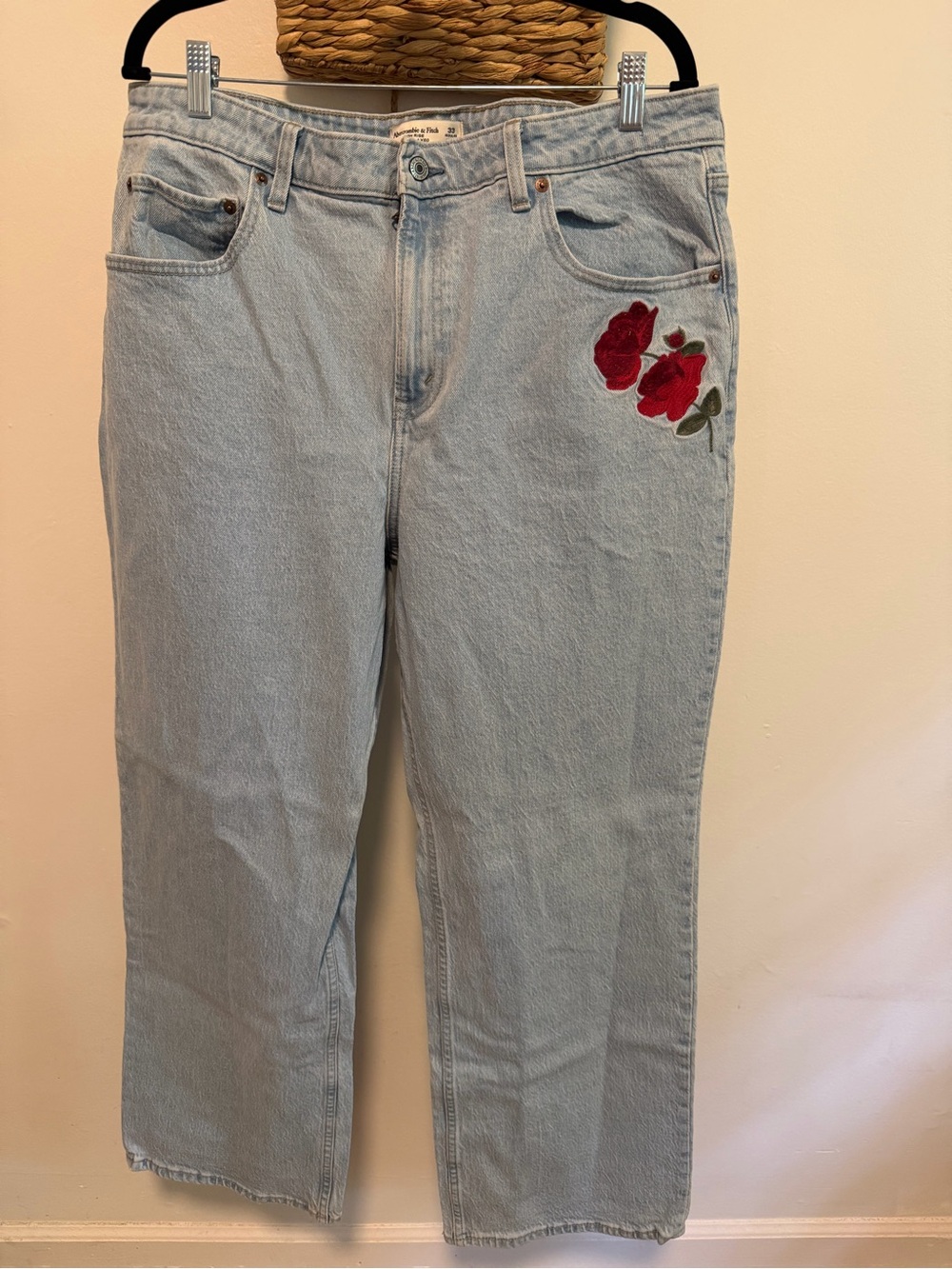 Abercrombie High Rise 90s Relaxed Rose Embroidered Jeans 33